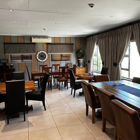 Meyers Guesthouse Jwaneng Eksteriør billede