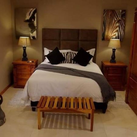 Meyers Guesthouse Jwaneng Eksteriør billede